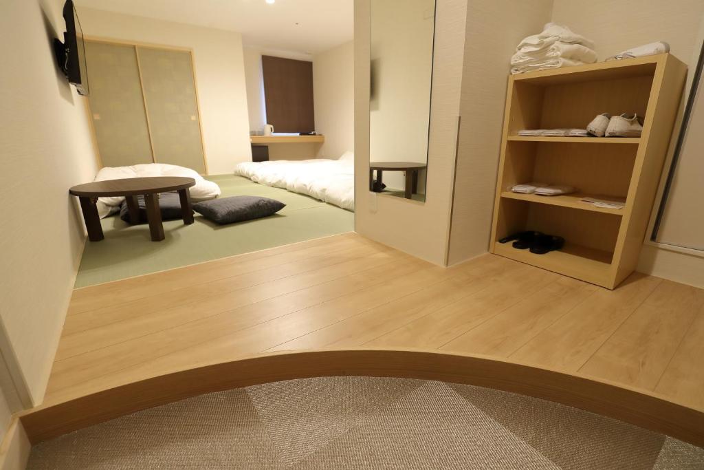 Osaka Teikoku Hotel - Tap to explore photos