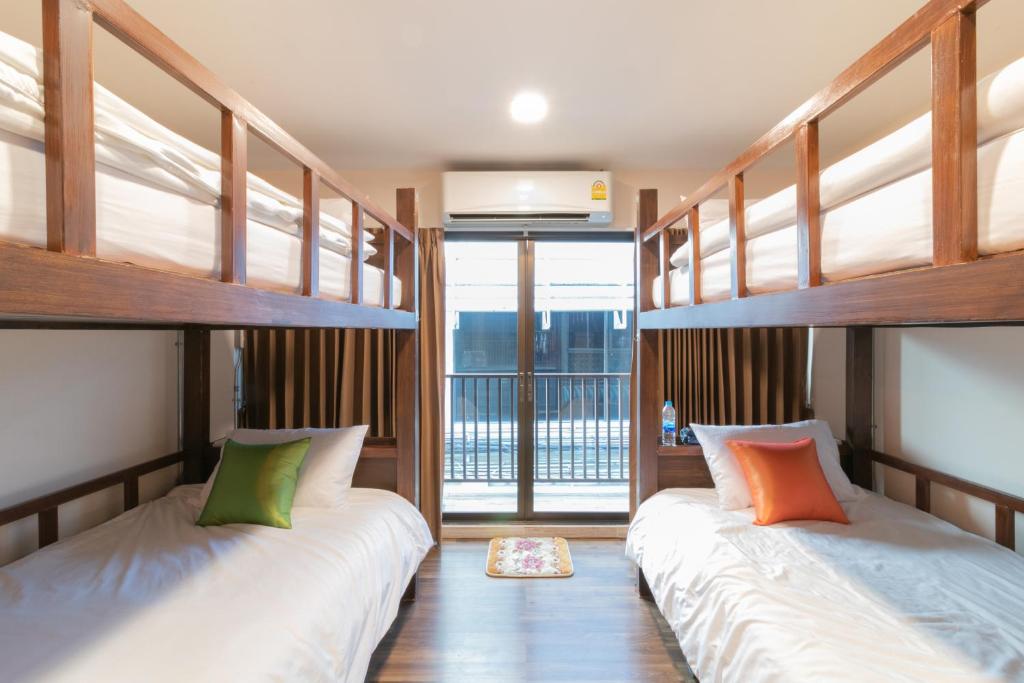 Phobphan Hostel Room Type - Family Room with Private Bathroom