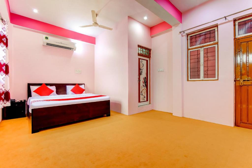 Трехместный (Классический трехместный номер), OYO 30569 Hotel Anjali