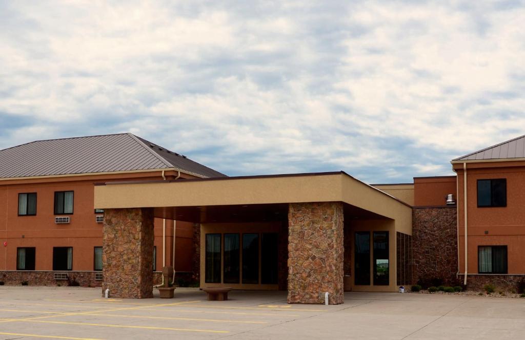 Cobblestone Inn & Suites - Newton photo 1