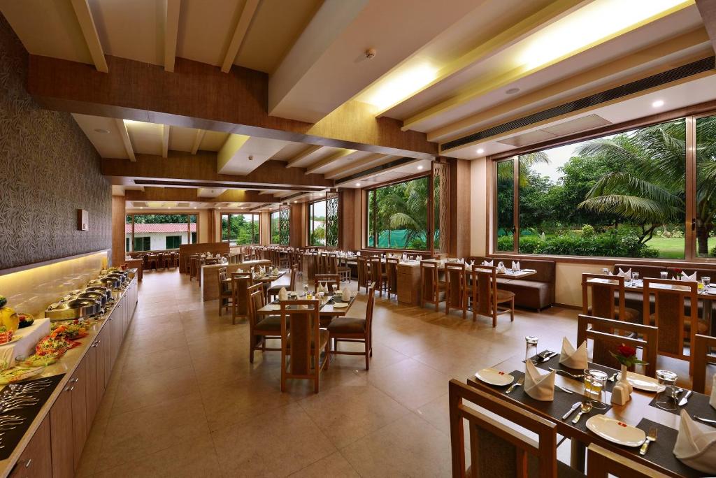 Sarovar Portico Sasangir photo 3