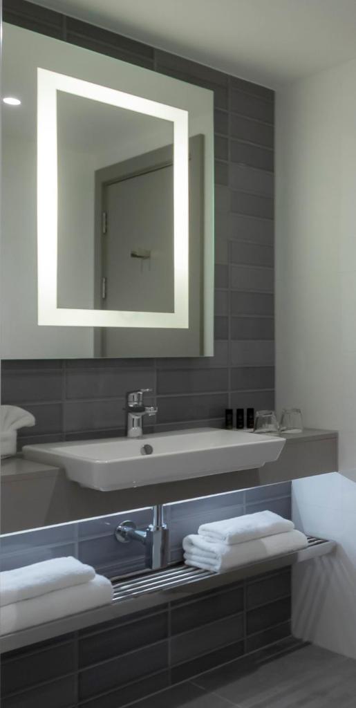 Clayton Hotel Charlemont Dublin City - Tap to explore photos