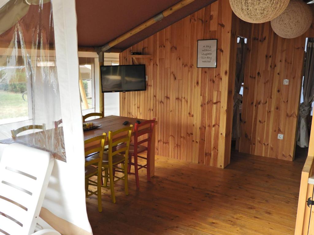 Drago Tours LODGE TENT Joy Safari, Lanterna photo 1
