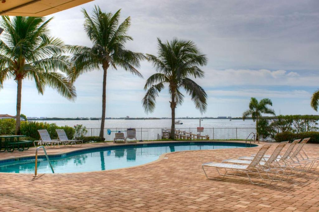 312 - Boca Ciega Resort photo 3
