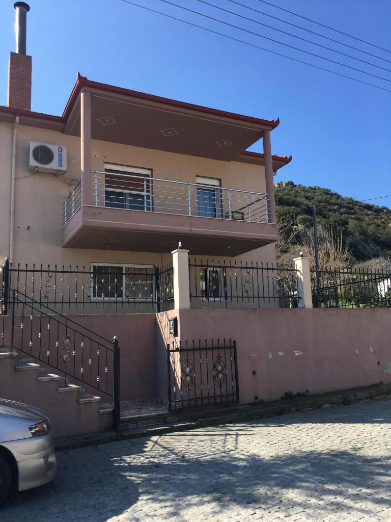 Ploumis House