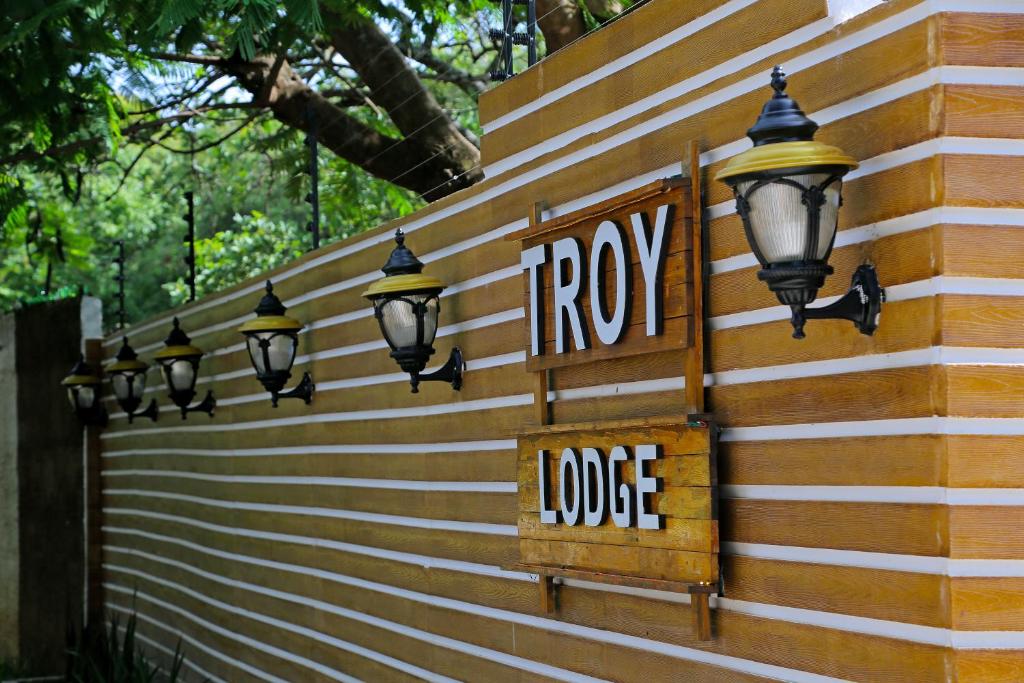 Troy Lodge photo 2