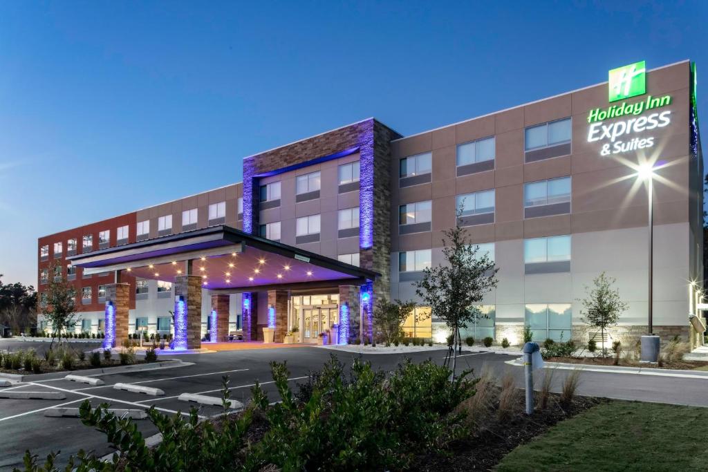 Holiday Inn Express & Suites Wilmington West - Medical Park, an IHG Hotel image