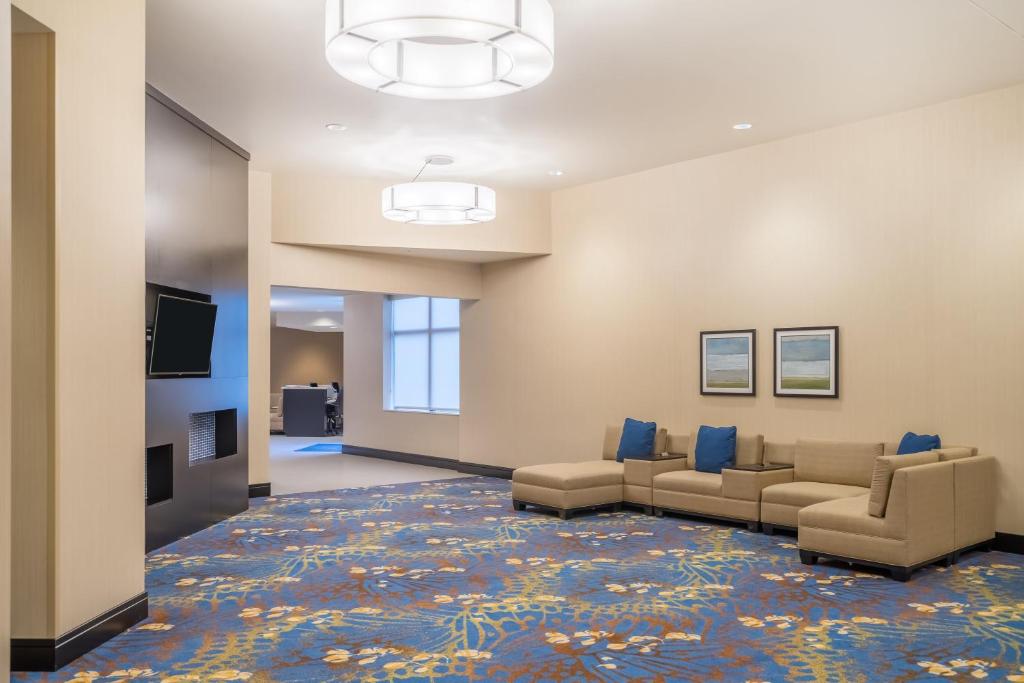 Holiday Inn - Terre Haute, an IHG Hotel photo 4