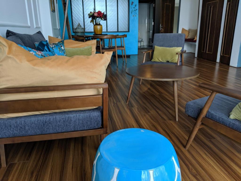 Сьюит (Люкс с кроватью размера «queen-size» и видом на бассейн), Danang Boutique Hotel
