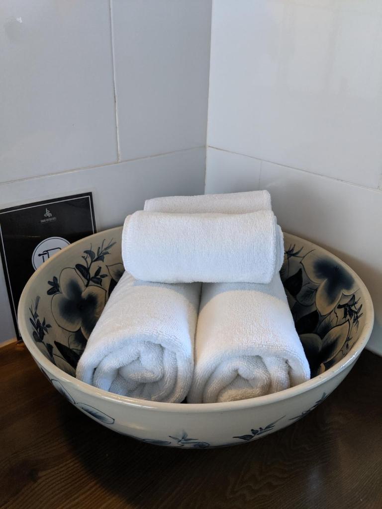 Сьюит (Люкс с кроватью размера «queen-size» и видом на бассейн), Danang Boutique Hotel