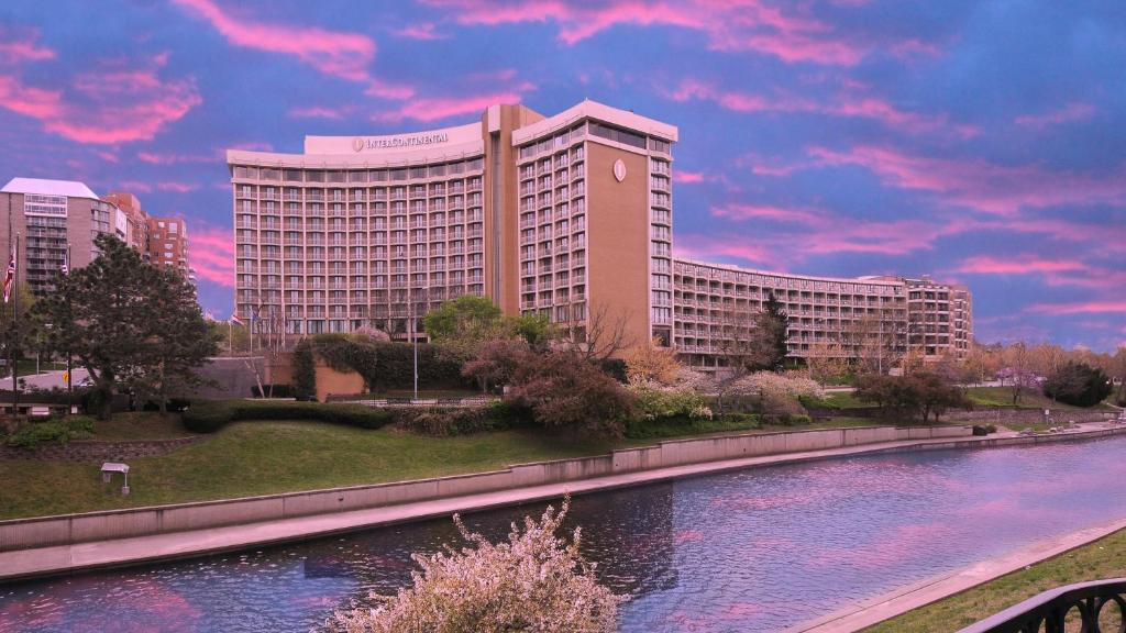 InterContinental Kansas City at The Plaza, an IHG Hotel image