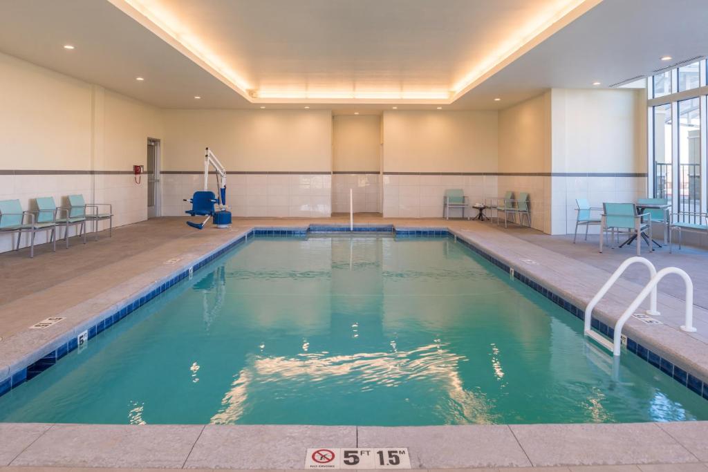 Holiday Inn Joplin, an IHG Hotel photo 4