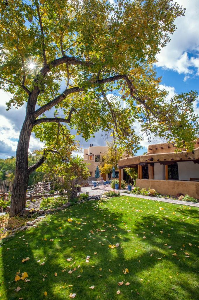 Inn on La Loma Plaza image