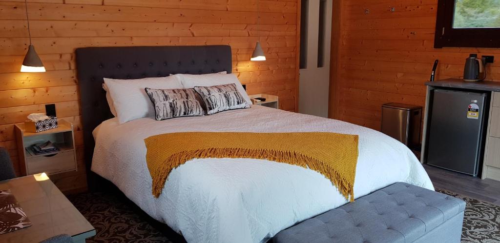 Cosy Cabin in the Paddocks - Breakfast Included photo 4