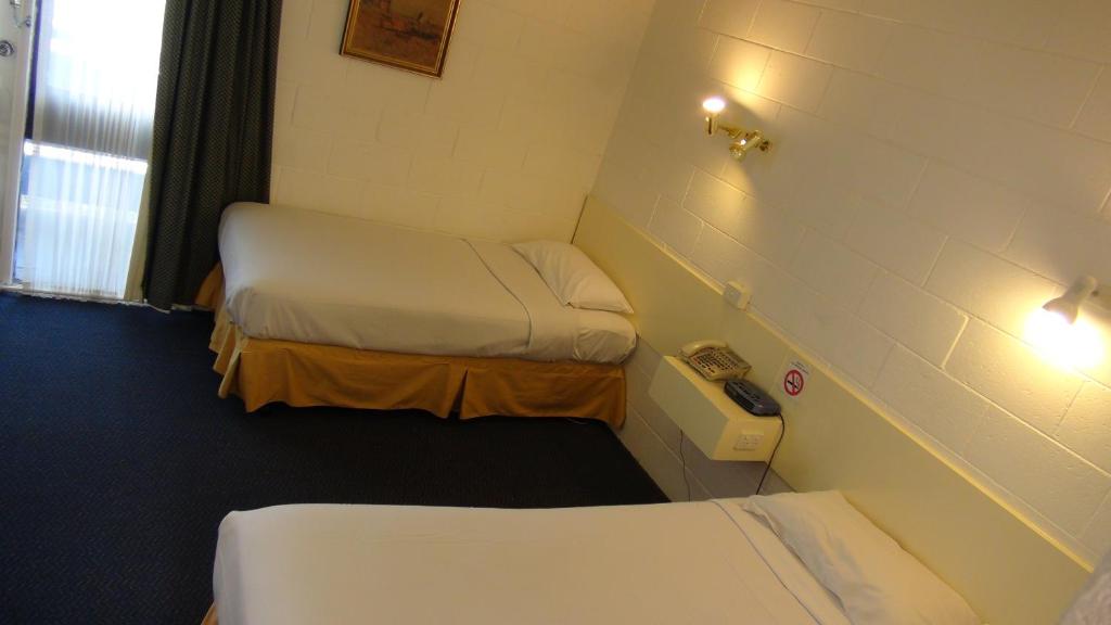 Pathfinder Motel photo 1