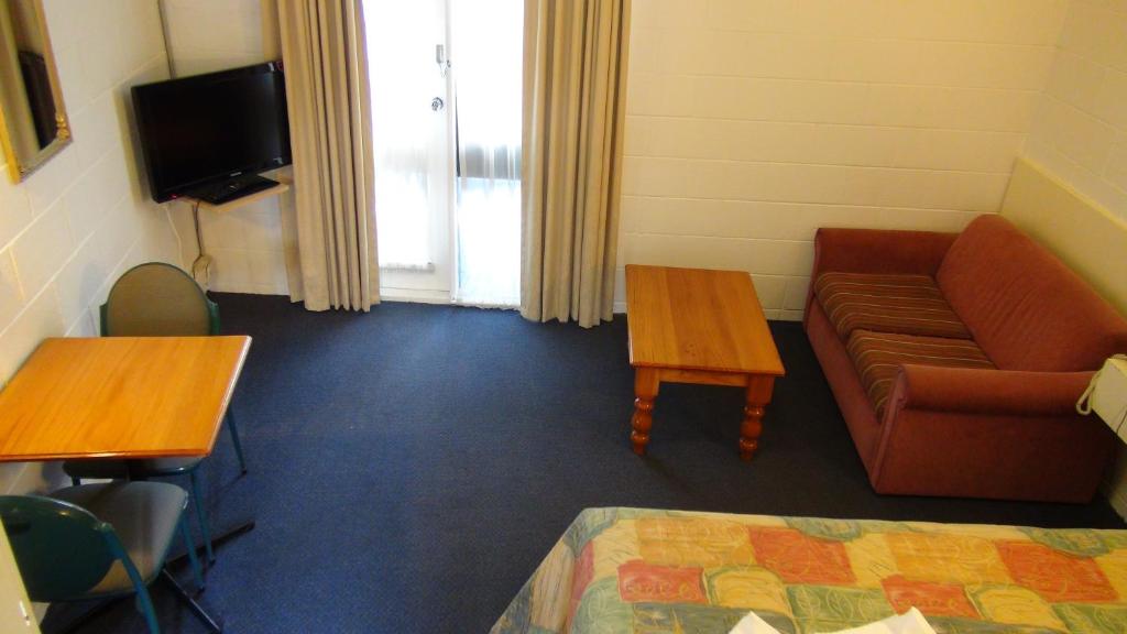 Pathfinder Motel photo 2
