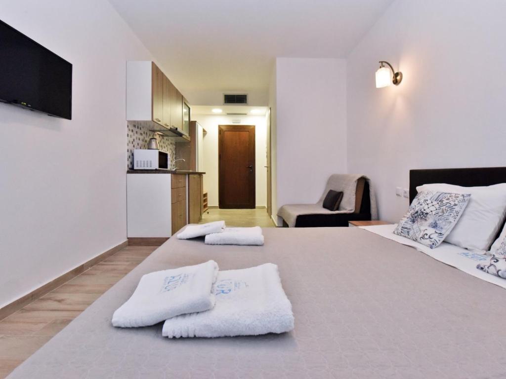 Трехместный (Трехместный номер с террасой), Azur Apartments - Nikiti Halkidiki