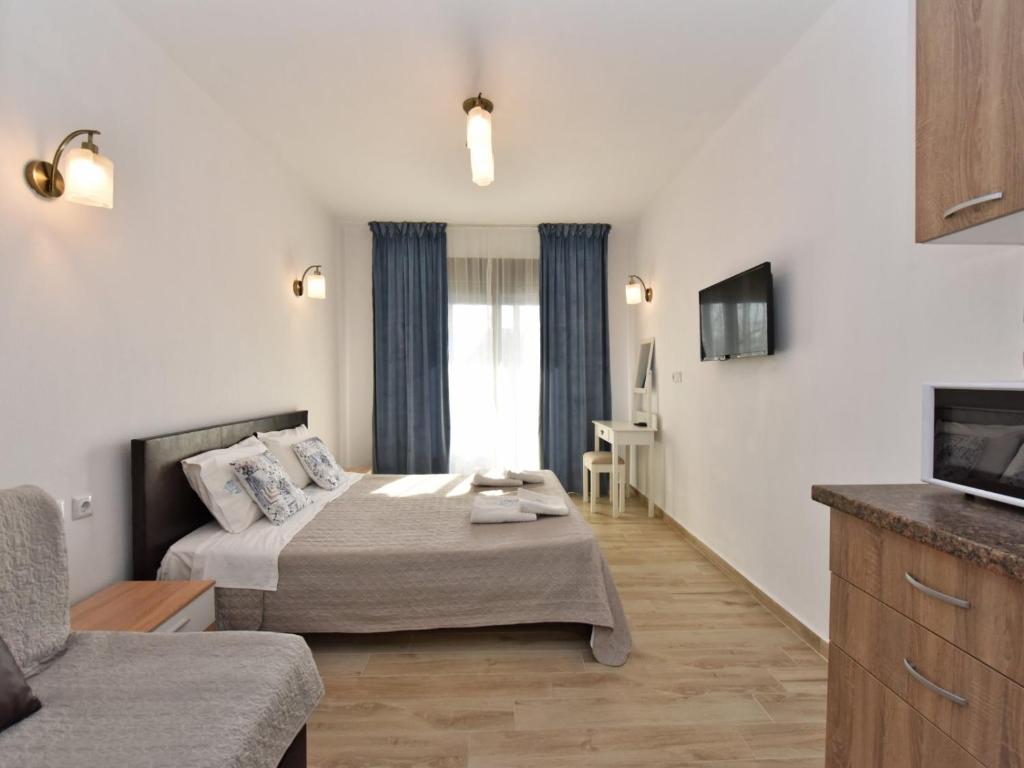 Трехместный (Трехместный номер с террасой), Azur Apartments - Nikiti Halkidiki