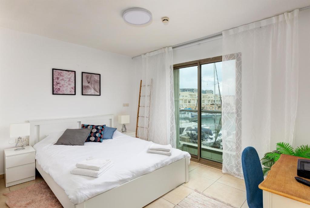 Marina View One Bedroom Dream Suite photo 2