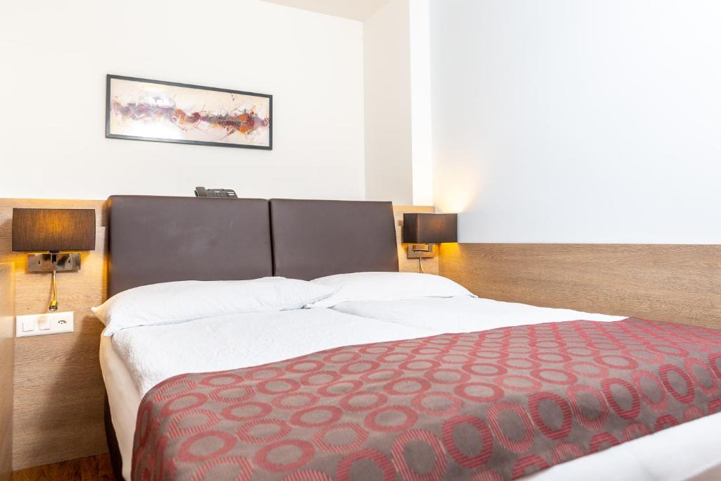 Двухместный (Классический номер с кроватью размера «queen-size»), Hotel Alexander