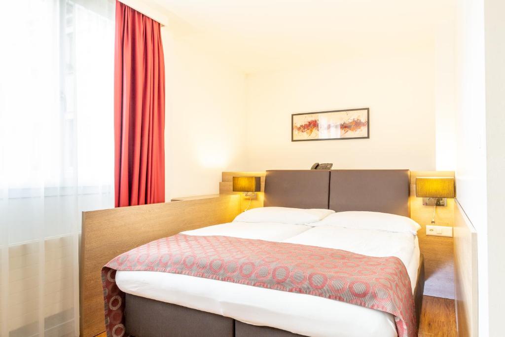 Двухместный (Классический номер с кроватью размера «queen-size»), Hotel Alexander