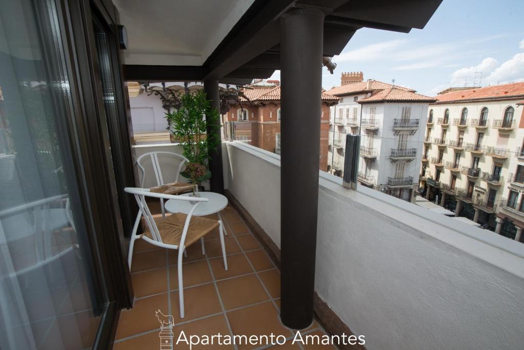 Apartamentos Plaza del Torico - Tap to explore photos