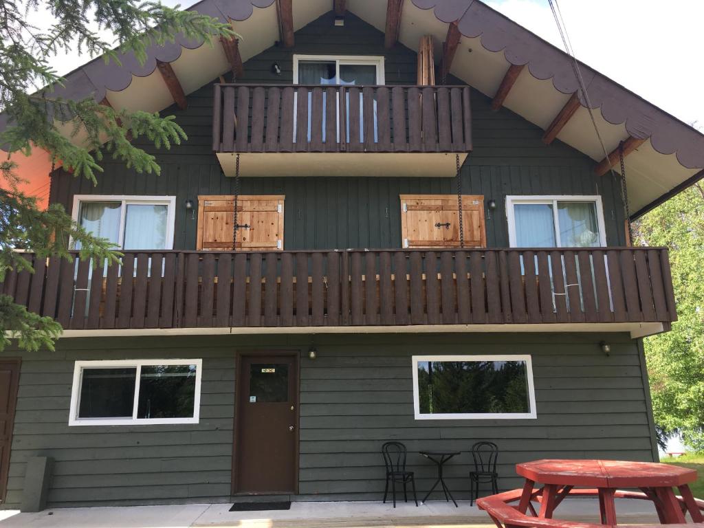 Ruth Lake Lodge Resort photo 1