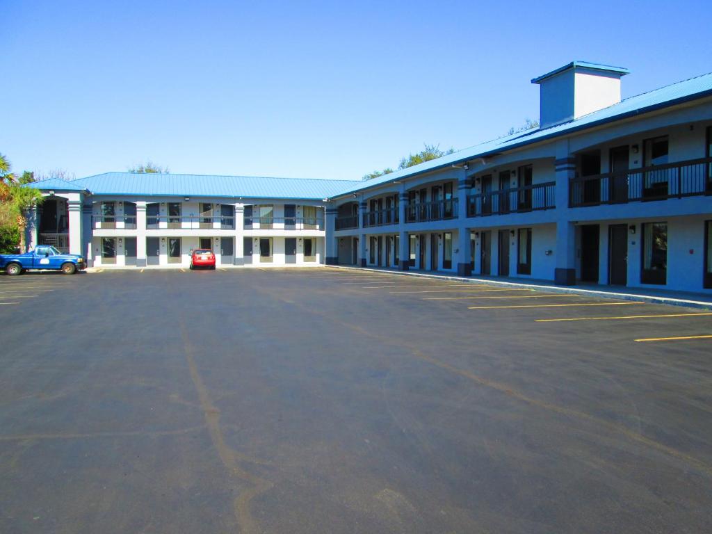 Regency Inn Near Boardwalk & Hurlburt Field photo 1