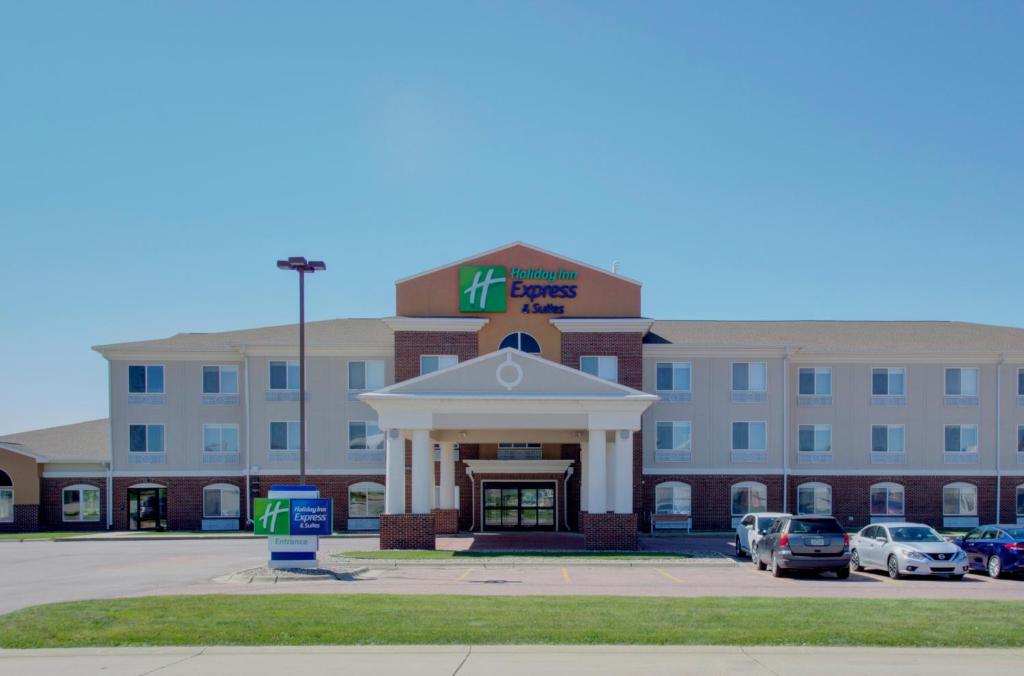 Holiday Inn Express & Suites Le Mars, an IHG Hotel