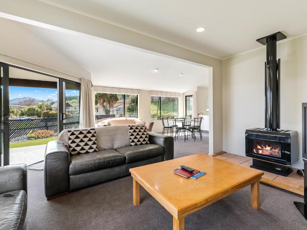 Downtown Wanaka - Wanaka Holiday Home photo 2