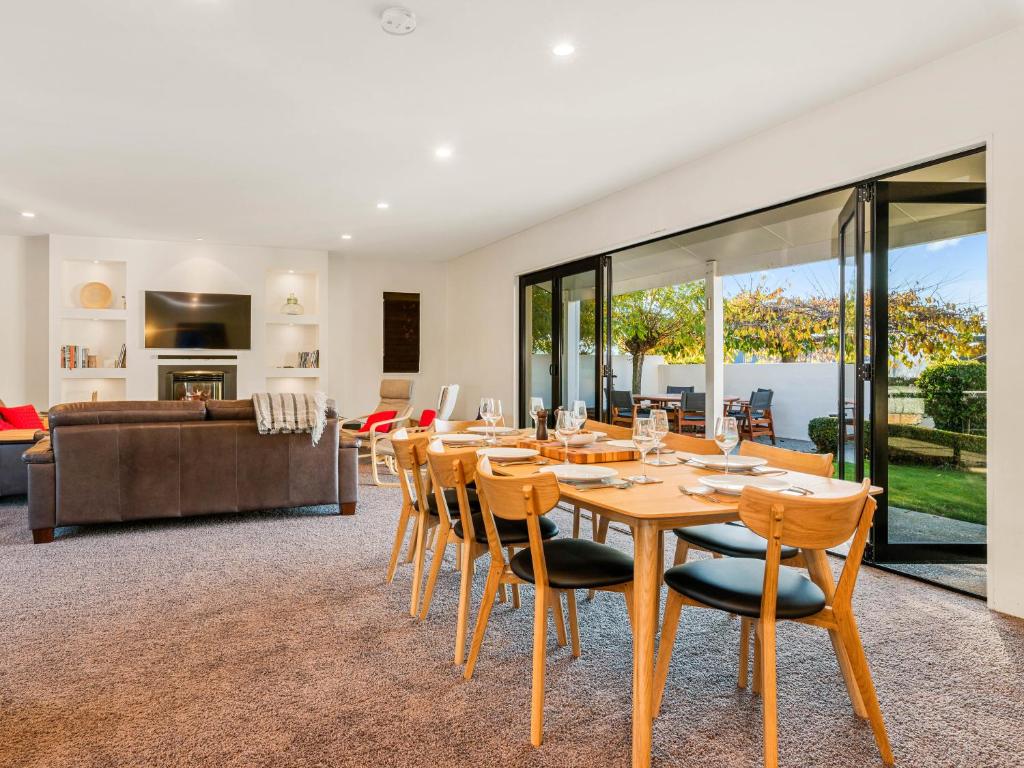 Willowridge Escape - Wanaka Holiday Home photo 4