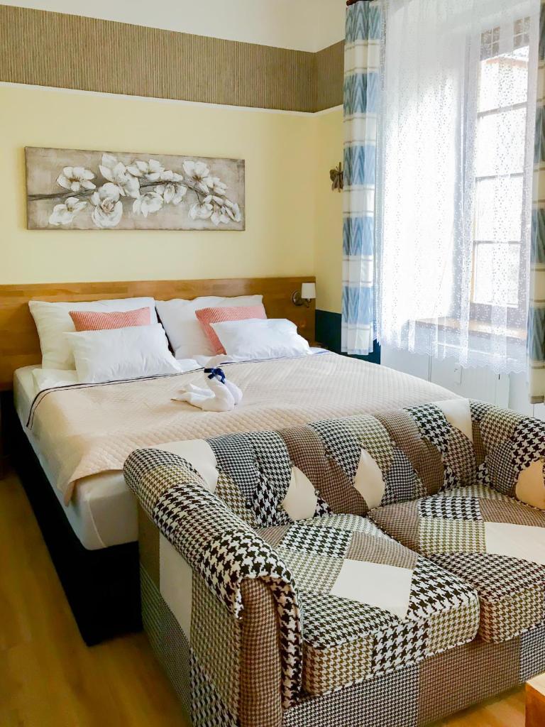 Golden Wood Apartments photo 3