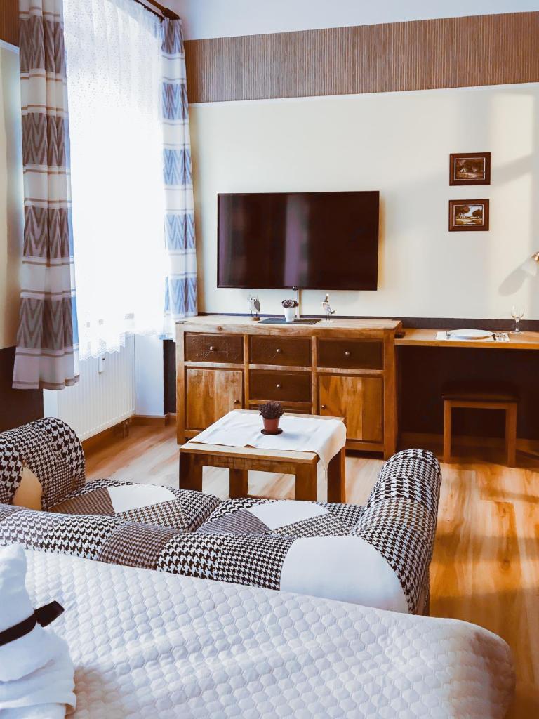 Golden Wood Apartments photo 4