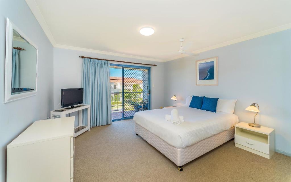 Beachside 2 - LJHooker Yamba photo 1