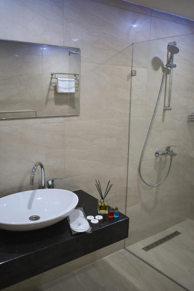 City Hotel photo 1
