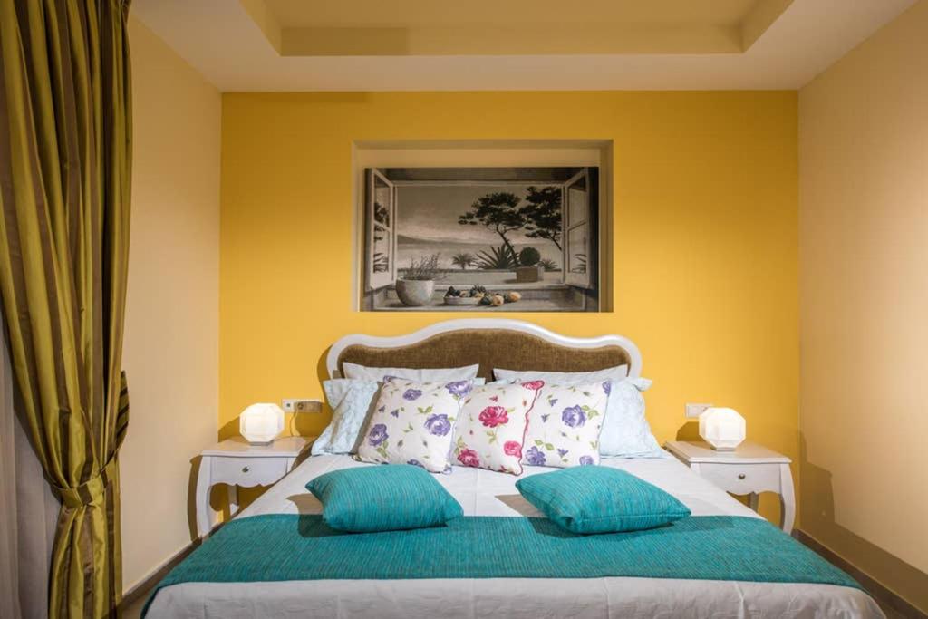 Yiasemi Luxury Suite photo 3