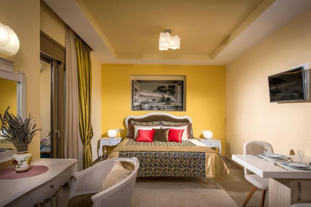 Yiasemi Luxury Suite photo 1