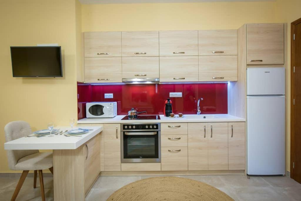 Yiasemi Luxury Suite photo 4