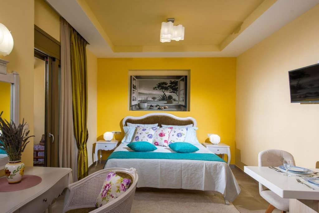 Yiasemi Luxury Suite photo 2
