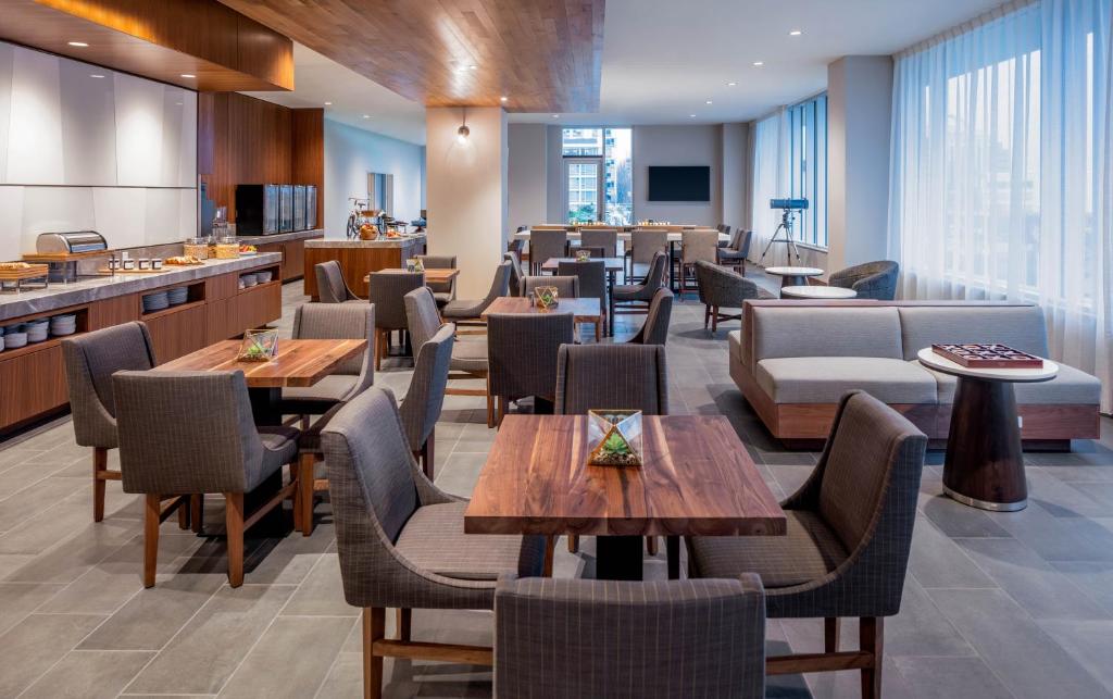 Четырехместный (Club Access | Two Queen Beds), Hyatt Regency Portland at the Oregon Convention Center