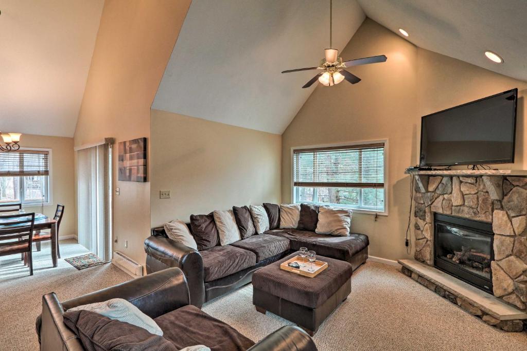 Family Poconos Home with Decks, 6 Mi to Skiing! photo 3