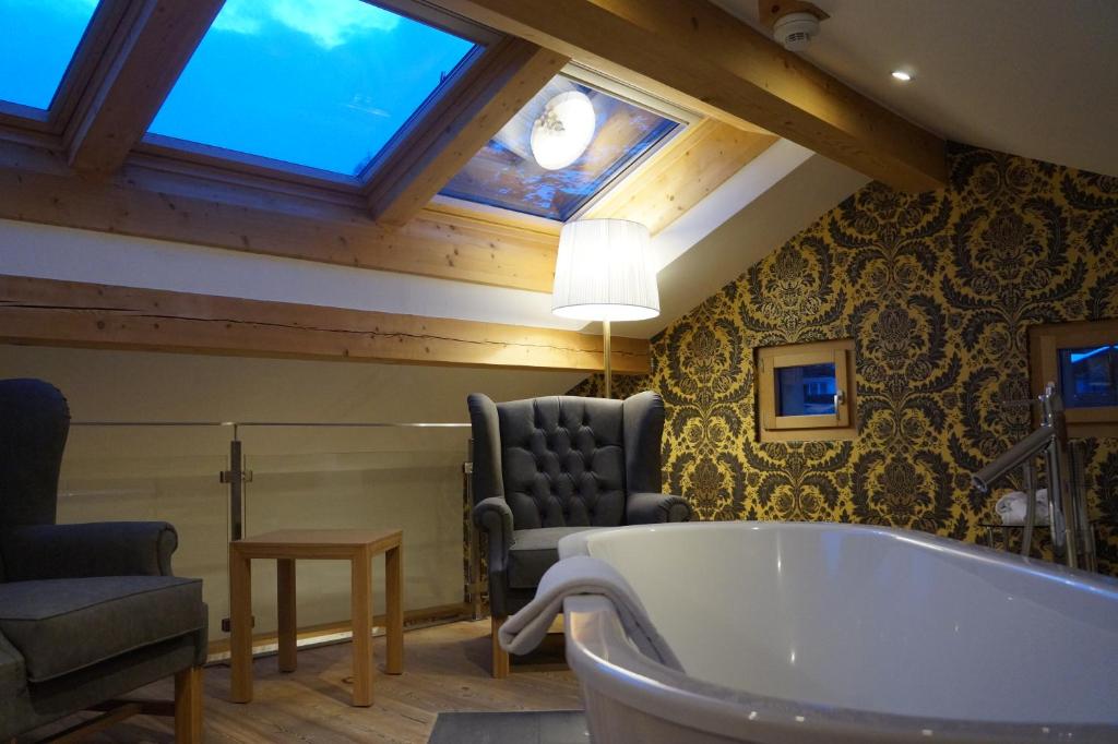 Hotel Walliserhof Zermatt - Tap to explore photos