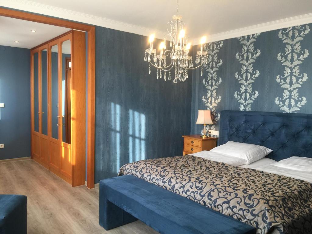Burghotel photo 2