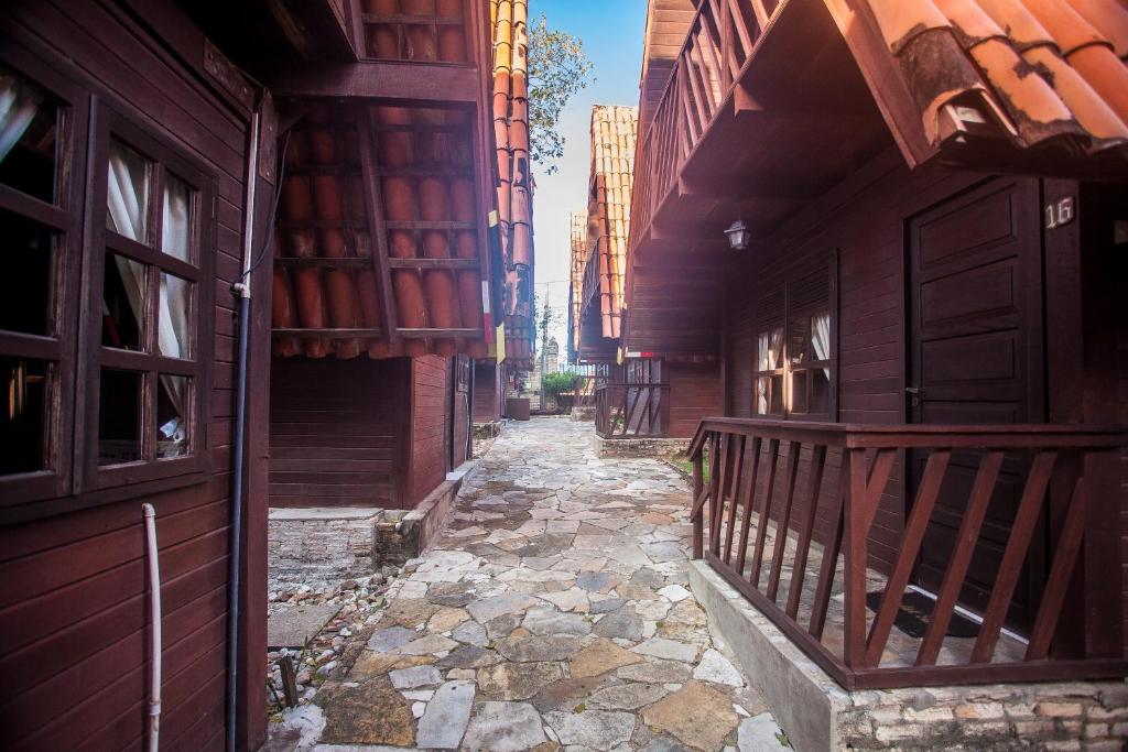 Chalet Suisse - Tap to explore photos