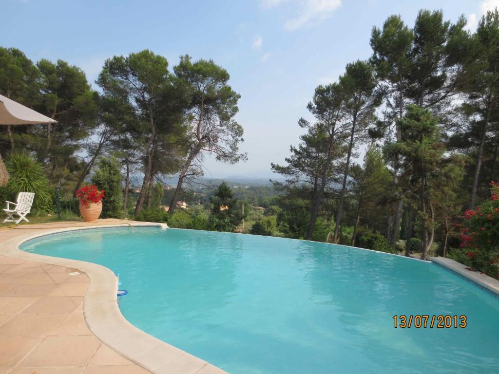 Charming Holiday Home in Lorgues with Private Swimming Pool photo 3