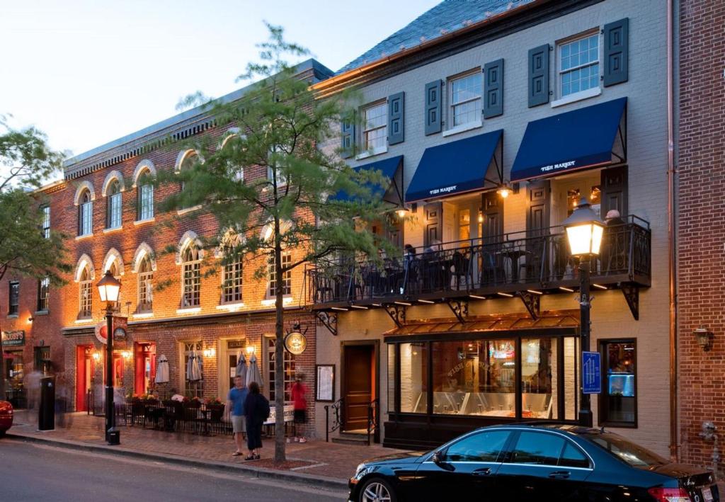 Hotel Indigo Old Town Alexandria, an IHG Hotel image