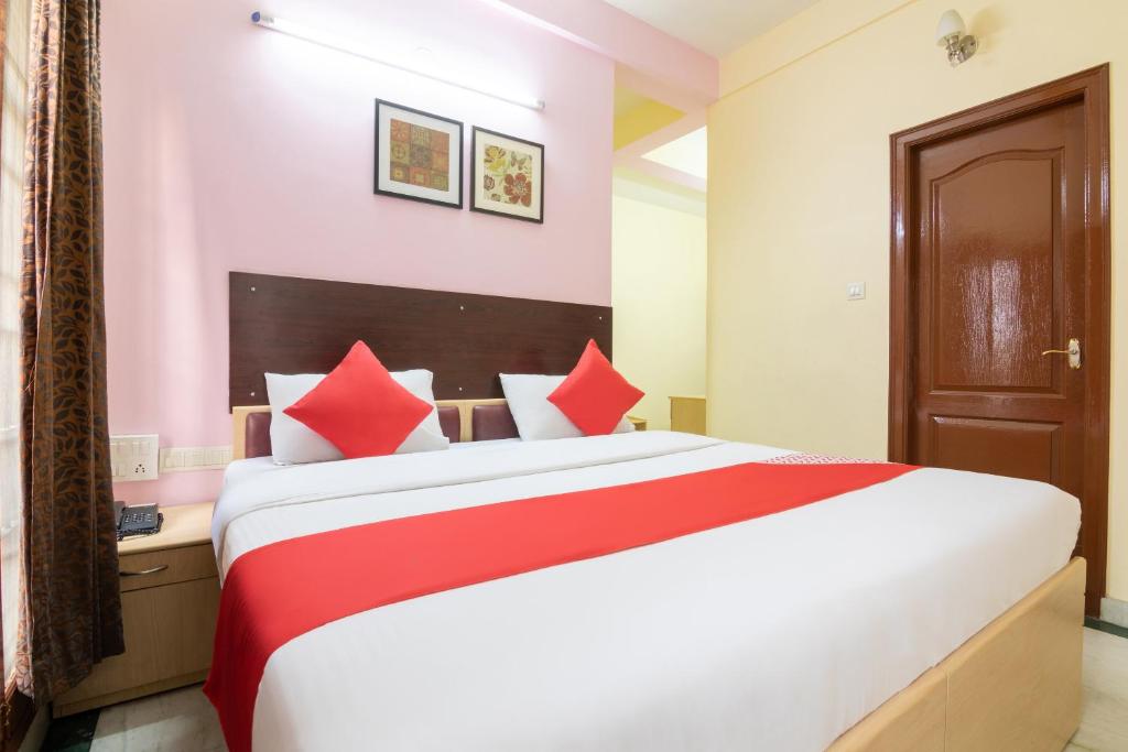 Трехместный (Классический трехместный номер), OYO 5379 White House Hotel