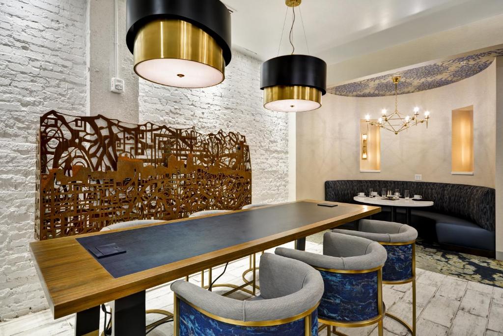 Hotel Indigo Kansas City - The Crossroads, an IHG Hotel photo 2