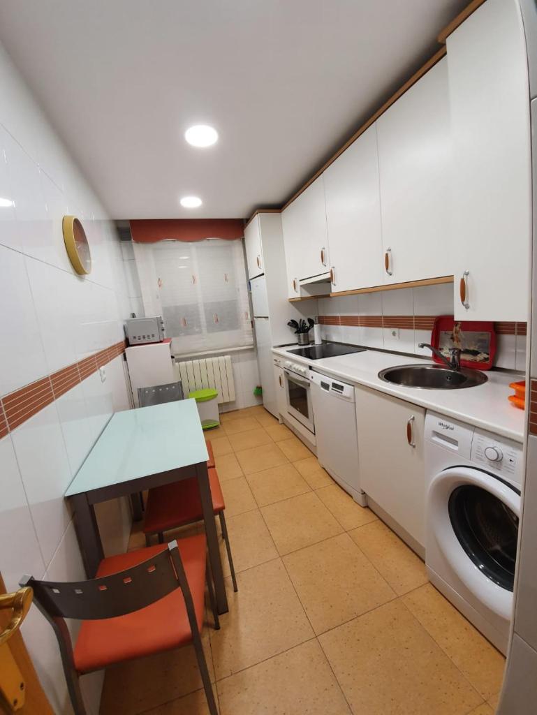 piso de tres dormitorios con garaje y todos los servicios cerca photo 4