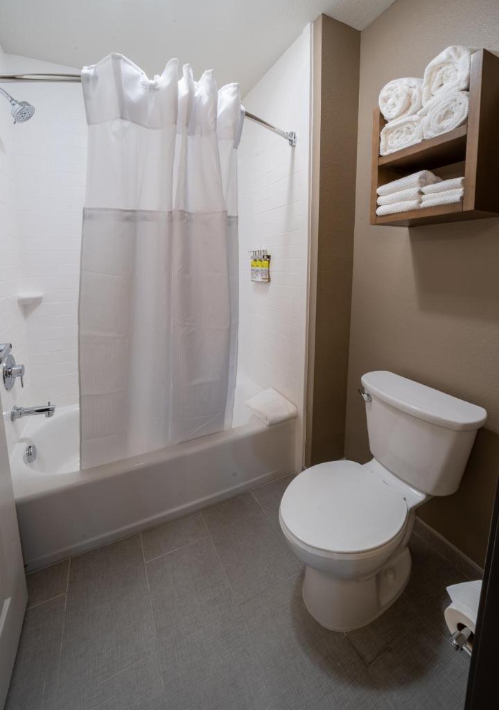 Staybridge Suites Houston East - Baytown, an IHG Hotel photo 4